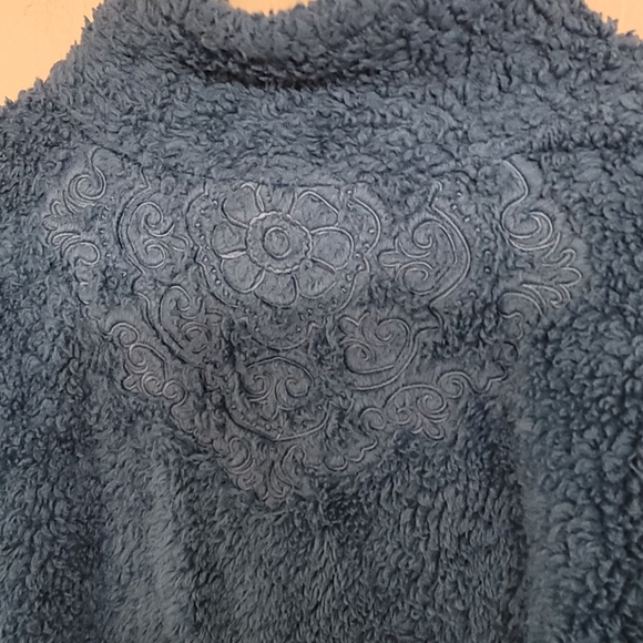 🎊HP🎉ASCEND Blue Fuzzy Pullover - Size XL - Picture 3 of 6